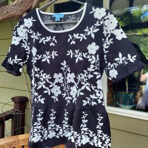 Black & White Flowered Lightweight Short-Sleeved Flared Sweater